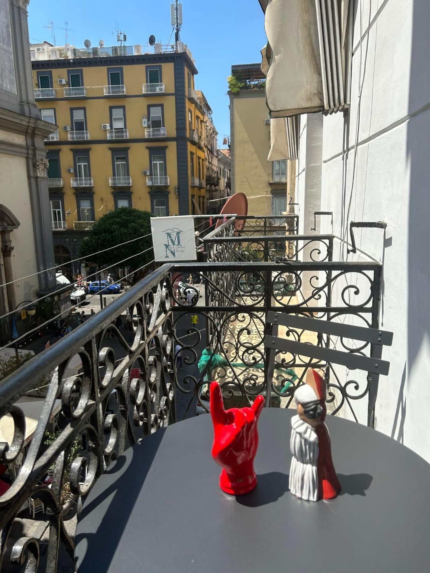 Mia Napoli Acomodação com café da manhã Exterior foto