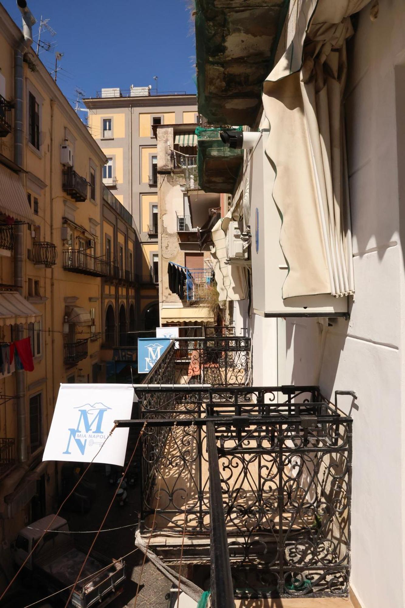 Mia Napoli Acomodação com café da manhã Exterior foto